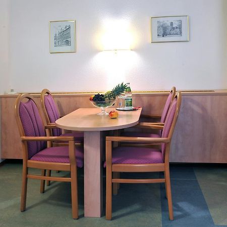 Hotel Gruener Baum Pommersfelden エクステリア 写真