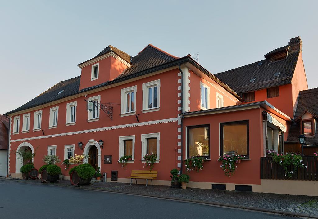 Hotel Gruener Baum Pommersfelden エクステリア 写真