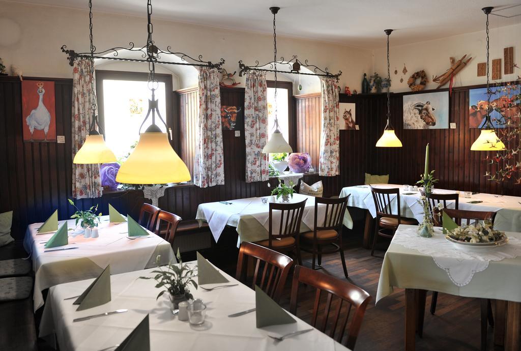 Hotel Gruener Baum Pommersfelden エクステリア 写真