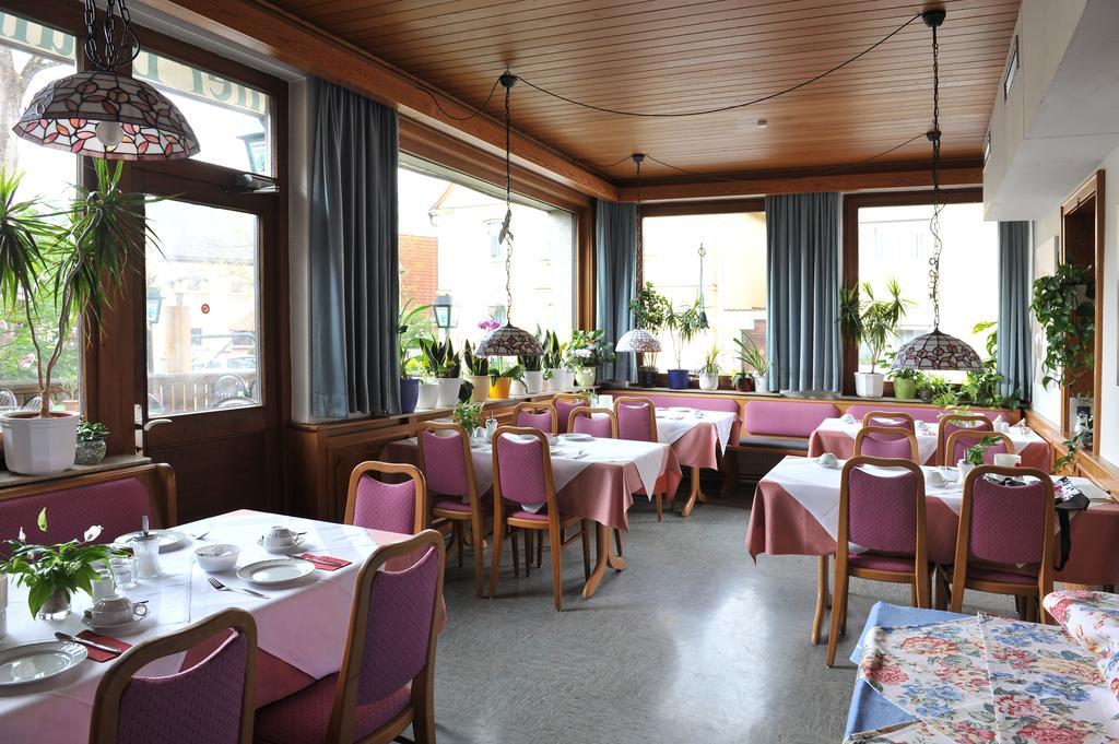 Hotel Gruener Baum Pommersfelden エクステリア 写真