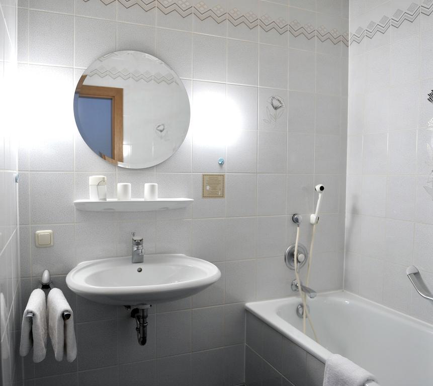 Hotel Gruener Baum Pommersfelden エクステリア 写真