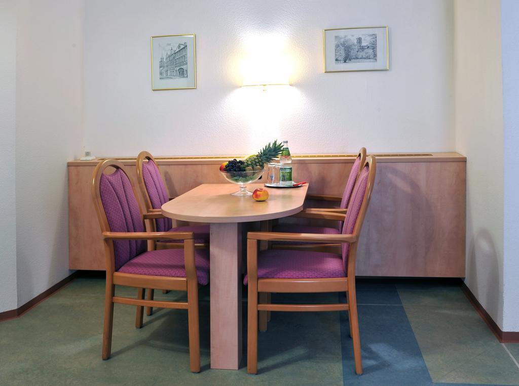 Hotel Gruener Baum Pommersfelden エクステリア 写真