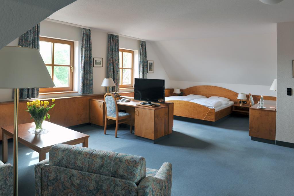 Hotel Gruener Baum Pommersfelden エクステリア 写真