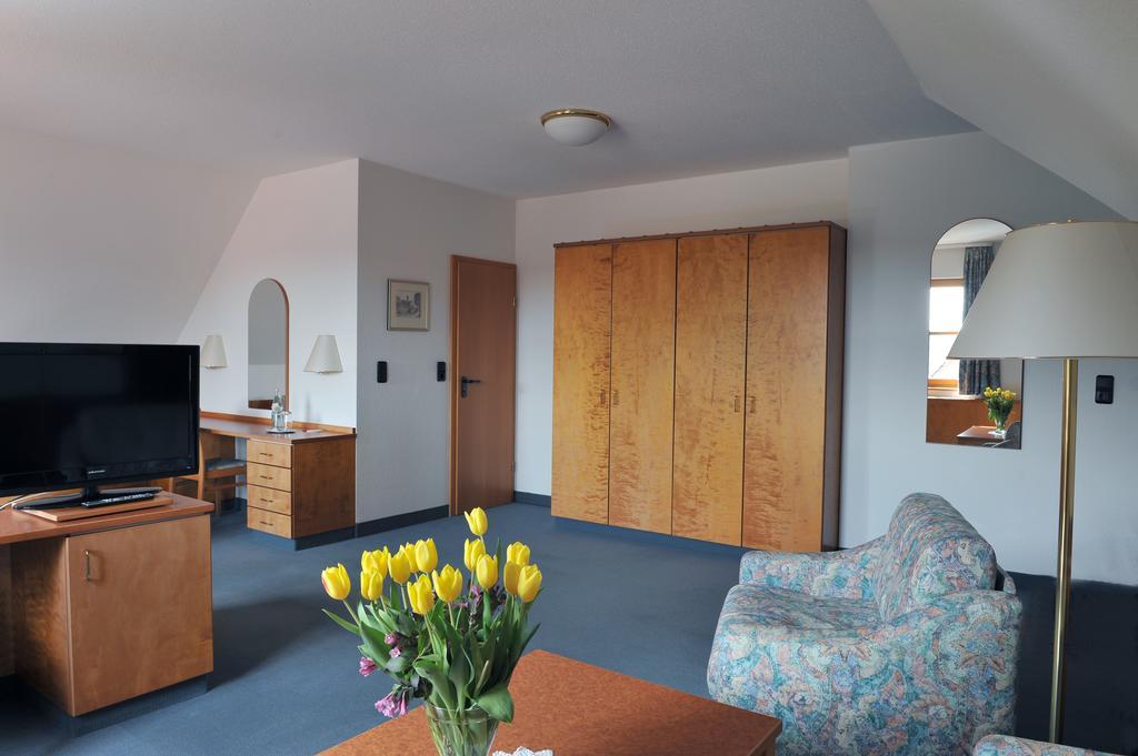 Hotel Gruener Baum Pommersfelden エクステリア 写真