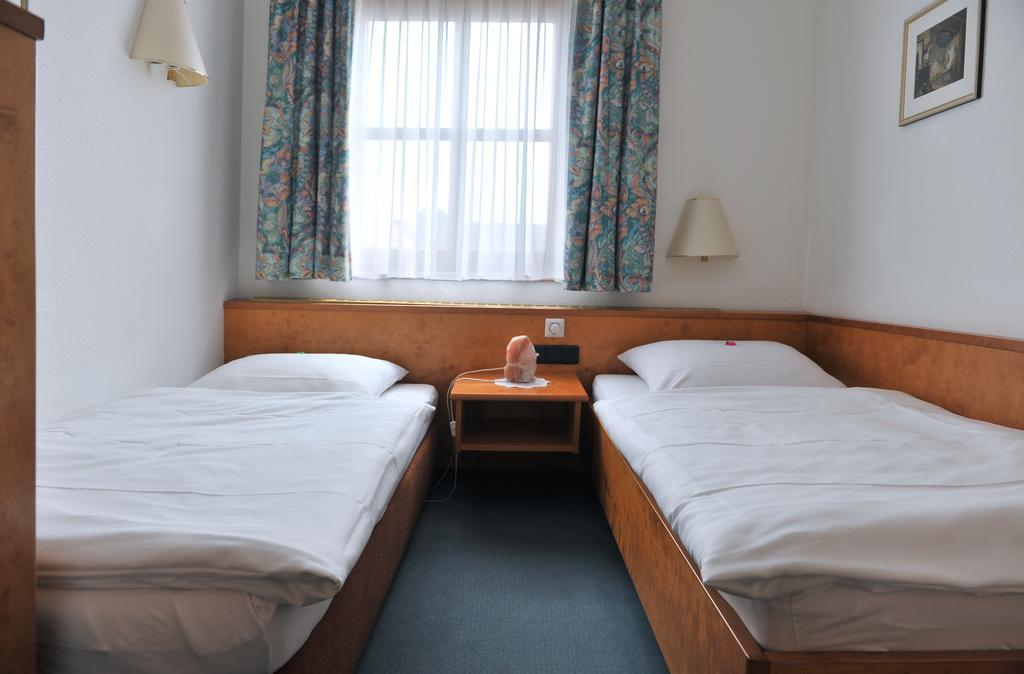 Hotel Gruener Baum Pommersfelden エクステリア 写真