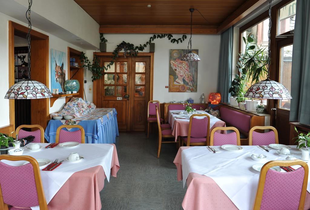 Hotel Gruener Baum Pommersfelden エクステリア 写真