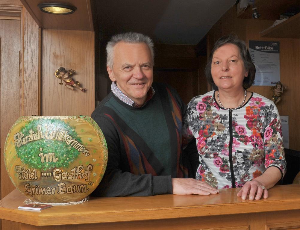 Hotel Gruener Baum Pommersfelden エクステリア 写真